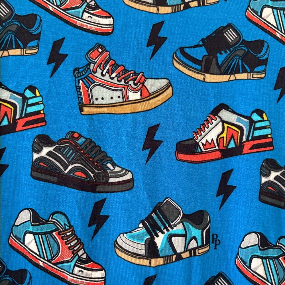 New Posh Peanut Men’s Bolt Sneakers Lounge Wear Shirt Size L